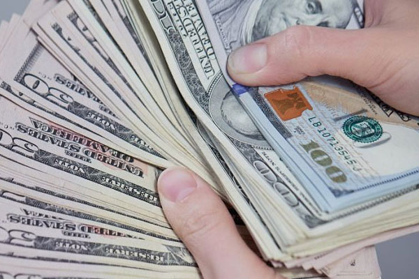 人民币兑美元中间价报7.1496 下调2点