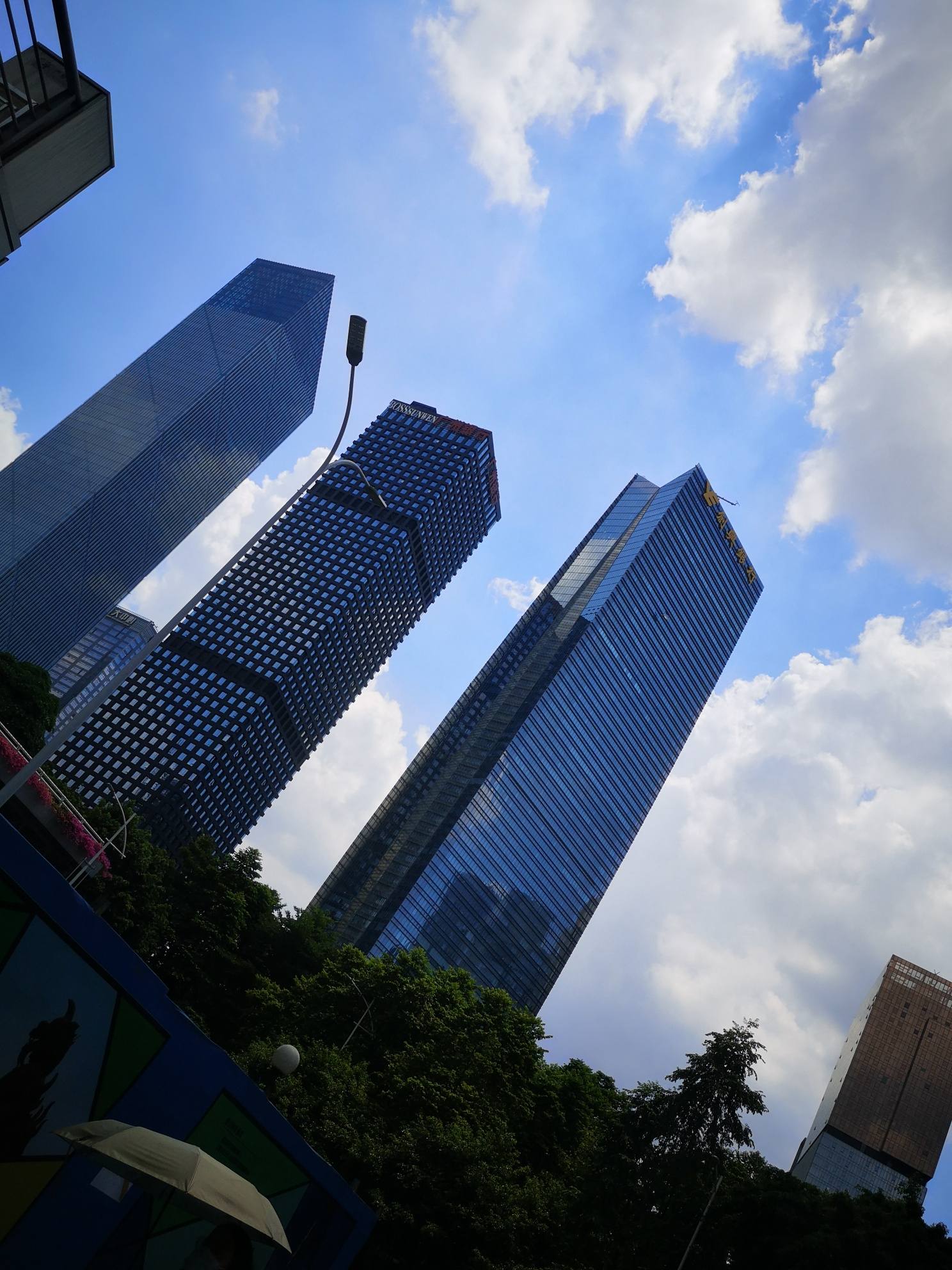 华兴银行“危局”：营收三连降叠加资产质量亮红灯，股权拍卖折射市场信心流失