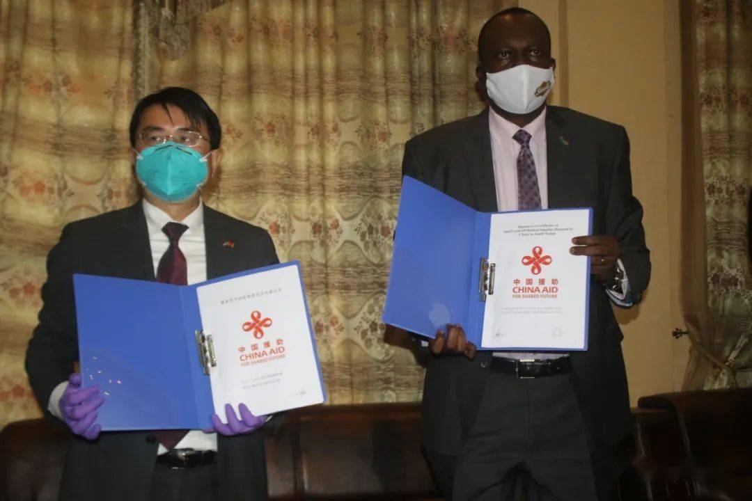 沙特向苏丹提供医疗设备等援助物资