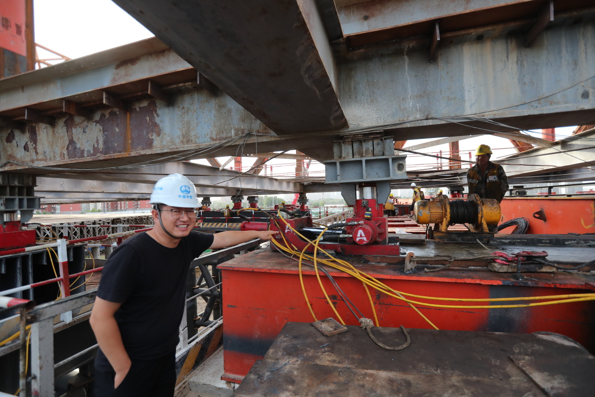 海波重科获得发明专利授权：“一种顶推结构以及钢箱梁顶推施工方法”