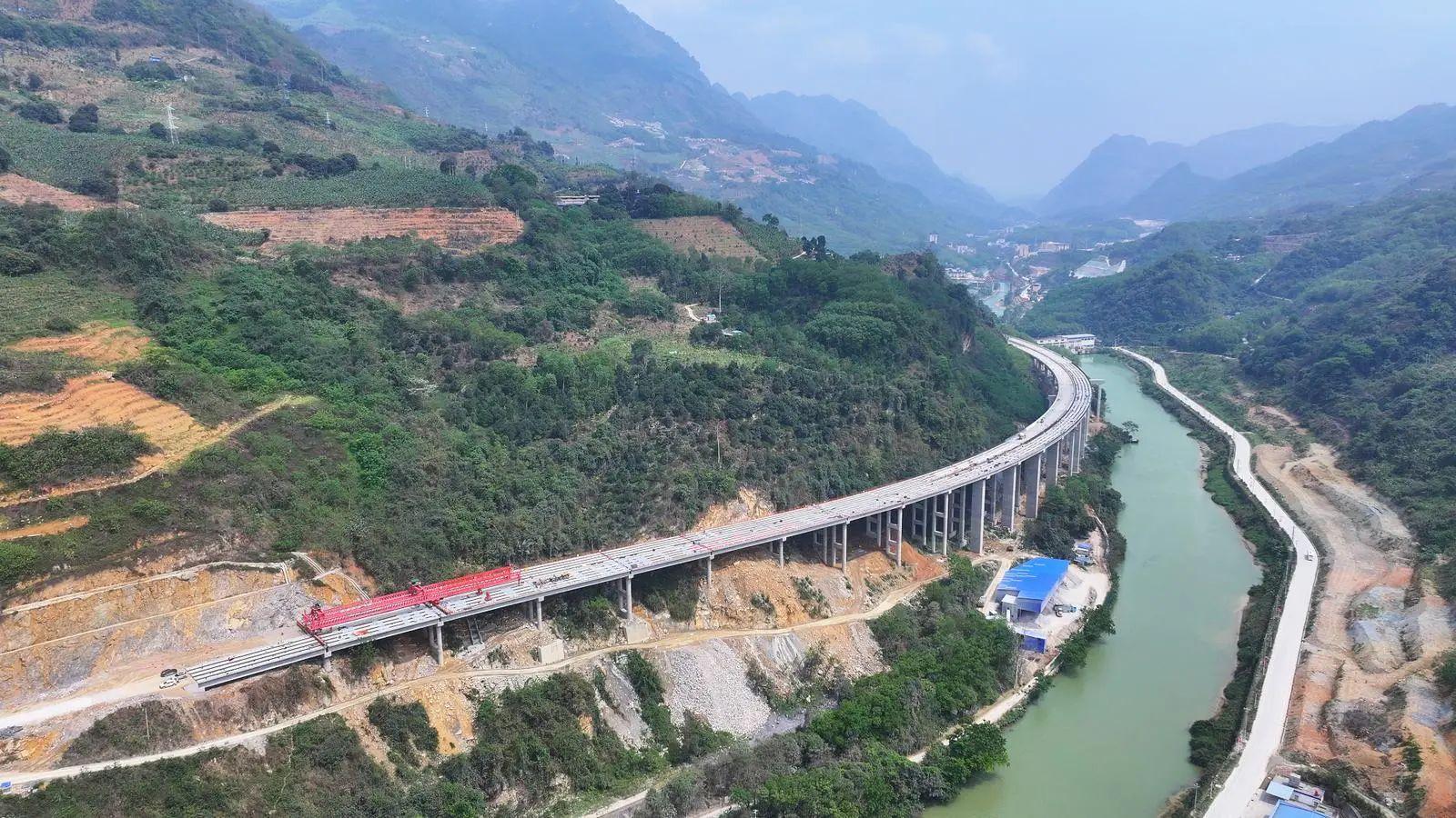 广绵扩容项目黑龙滩特大桥顺利实现双幅合龙