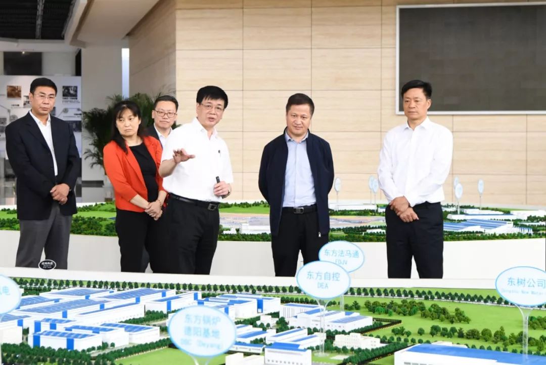 国机集团董事长张晓仑会见重庆市副市长郑向东一行