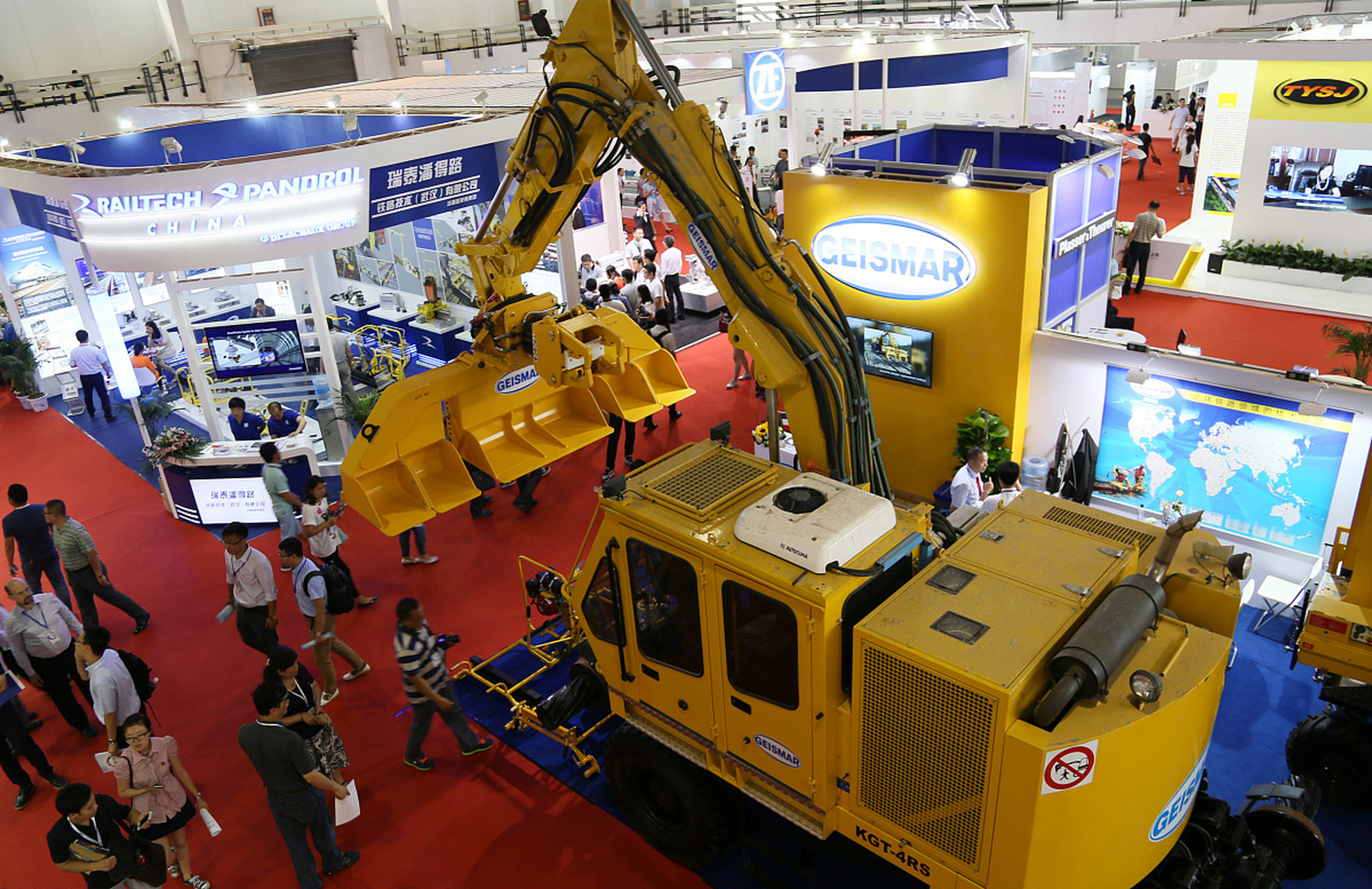 藏格矿业披露2025半年度分配预案：拟10派10元