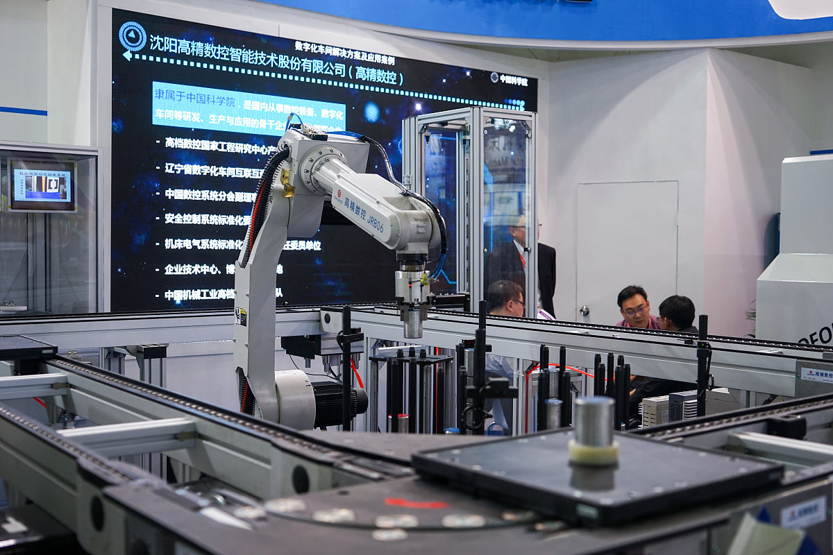 中国连续12年保持全球最大工业机器人市场