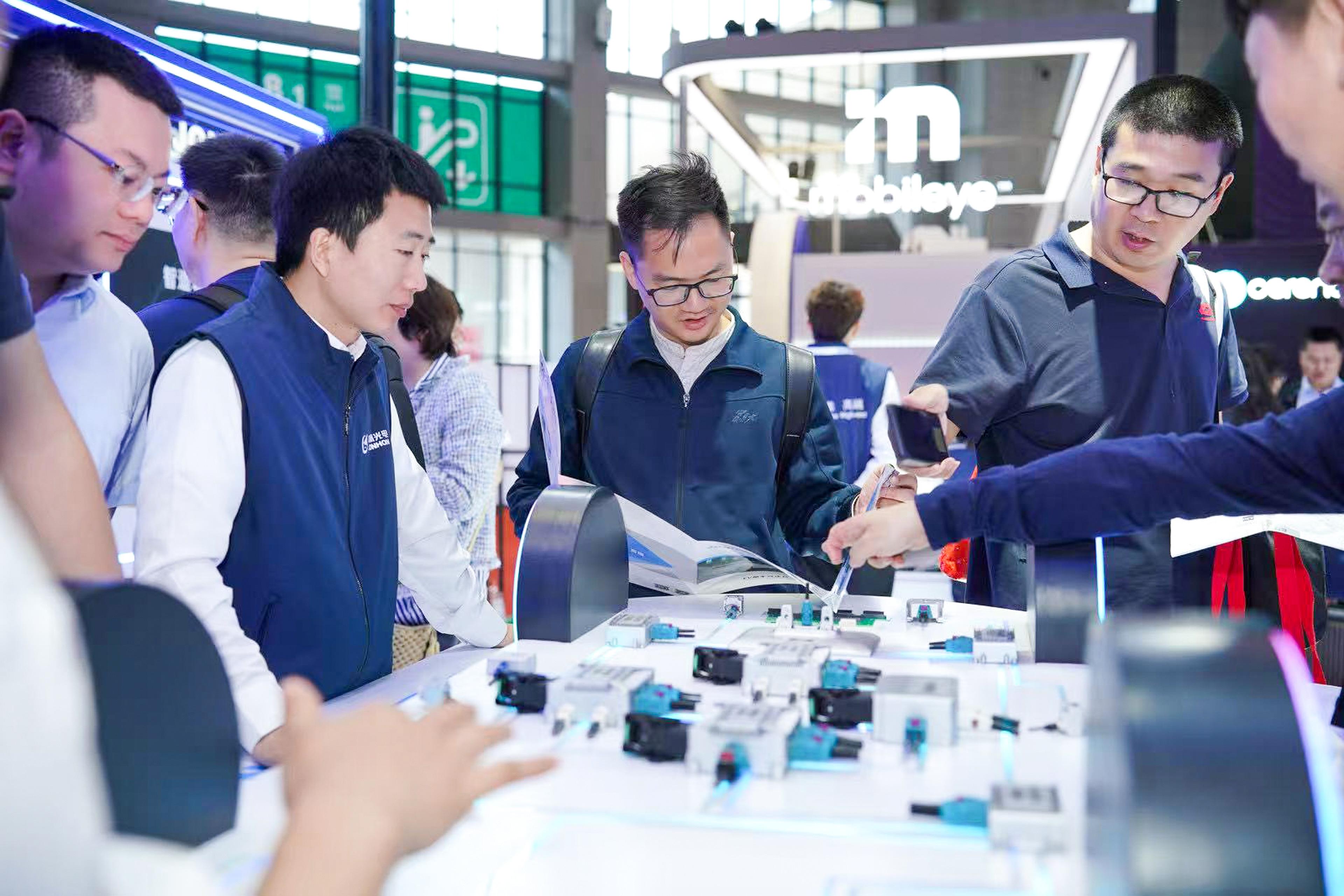 中航光电获得发明专利授权：“一种脱落连接器”