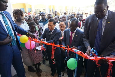 苏丹新政府8位部长宣誓就职