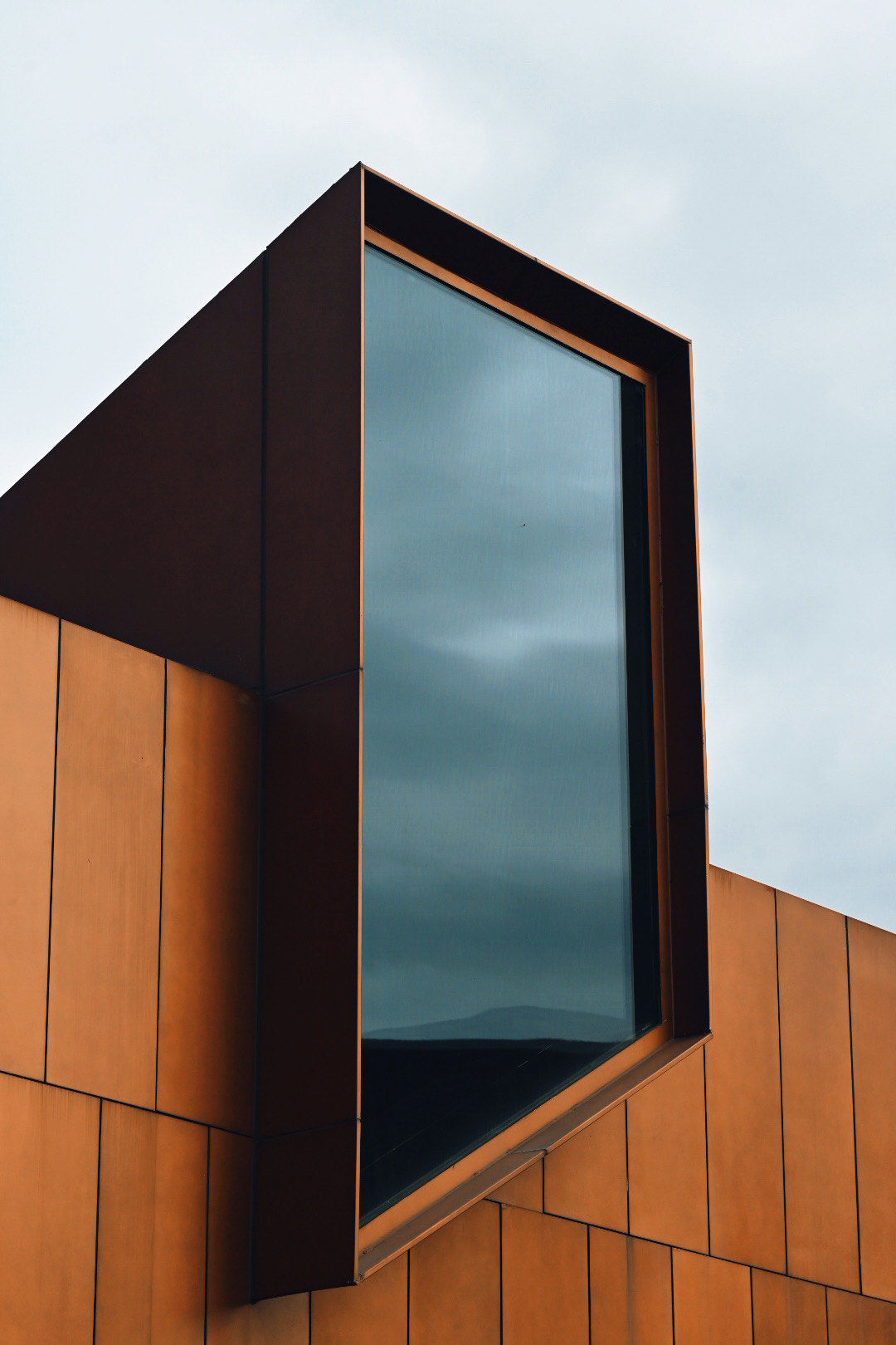 杰恩设计:杰恩建筑还需支付公司15,875.46万元