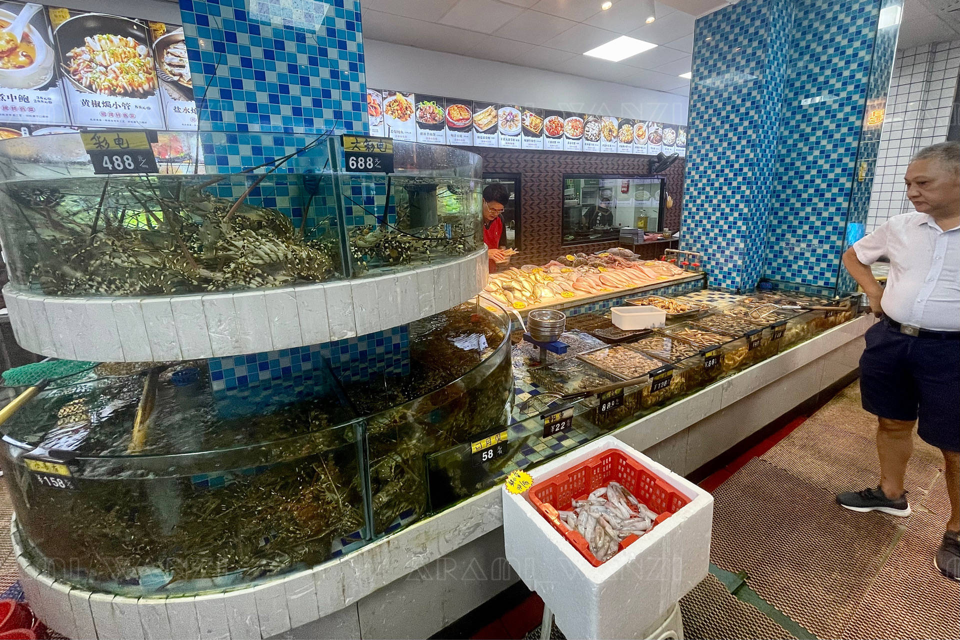 价格大跳水！曾标价近300元的“网红”，如今“直播间标价三十四元根本卖不动，只能批发清仓”