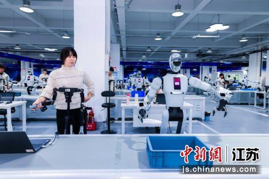 匈牙利政府及企业家代表团到访天奇股份 考察具身智能机器人工业应用