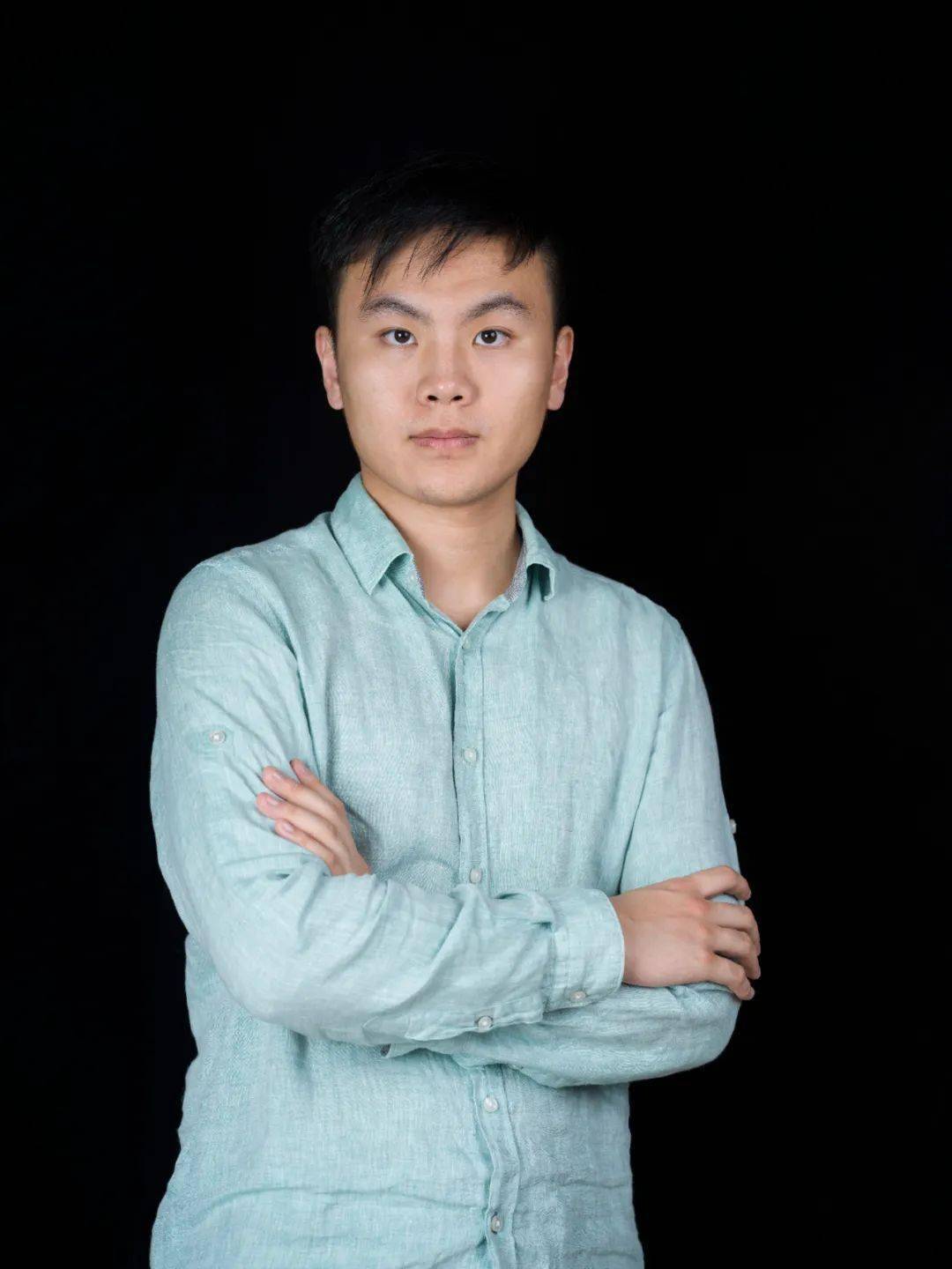 英飞特：1月15日高管GUICHAO HUA减持股份合计76.57万股