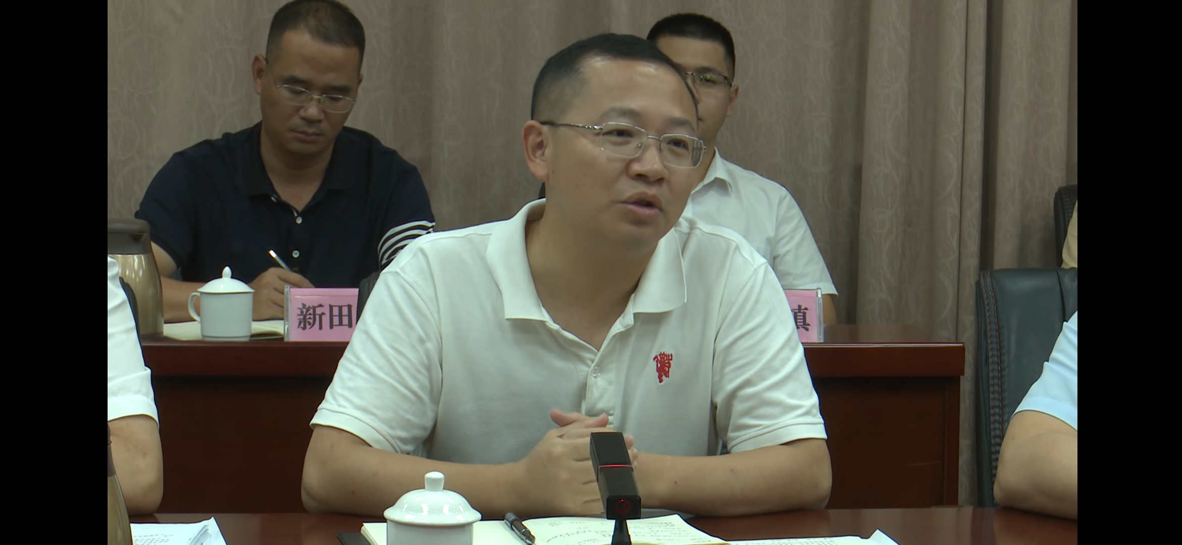 王晖参赞赴部分在几中资企业座谈交流