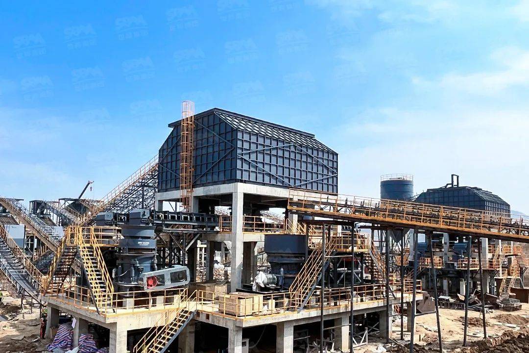 南矿集团(001360.SZ)：签订《阿拉善左旗西金矿业5000万吨/年破碎站项目破碎筛分主设备买卖合同》