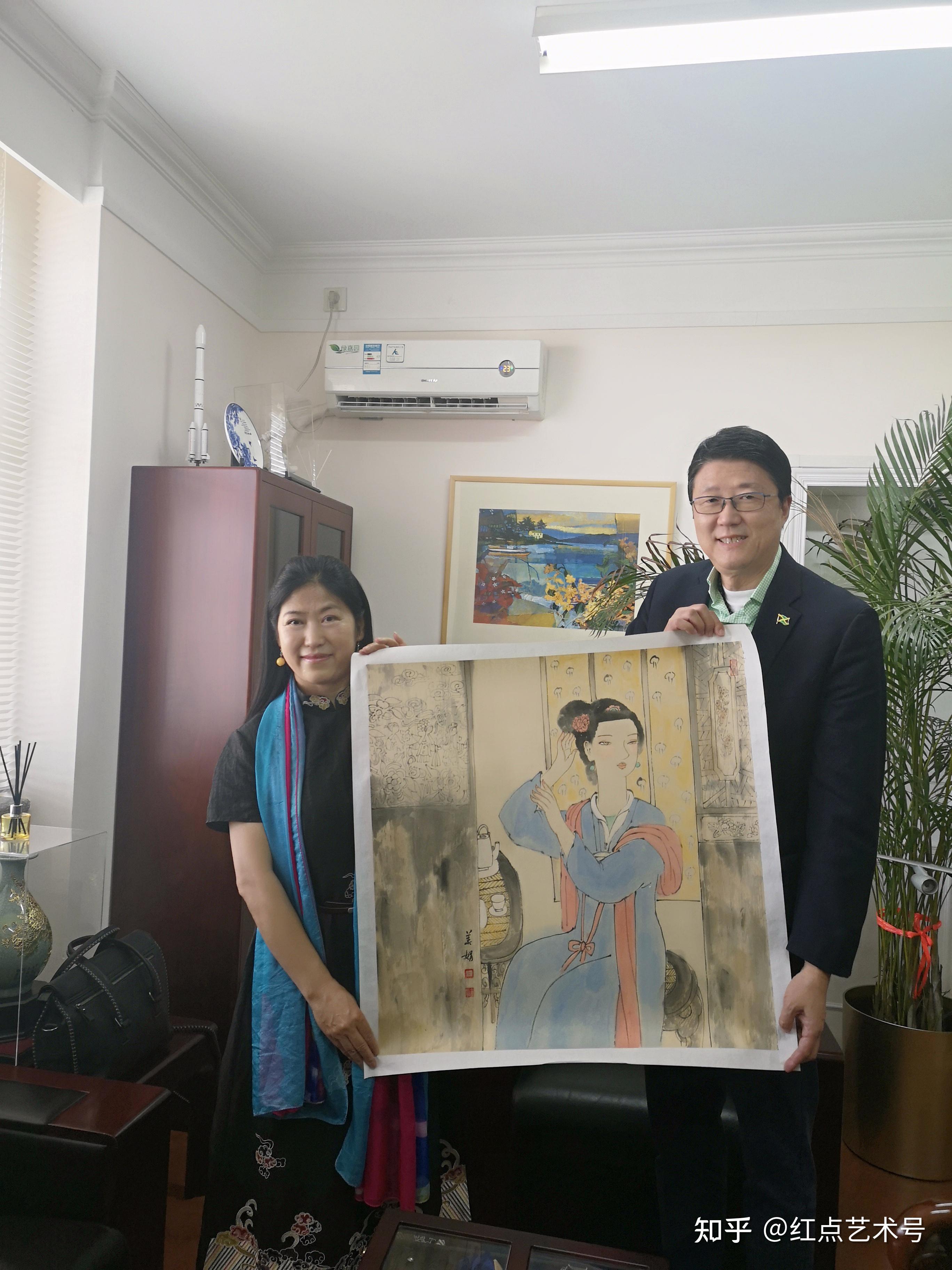 王有莉参赞陪同驻牙买加大使王锦峰走访中兴通讯牙买加有限公司