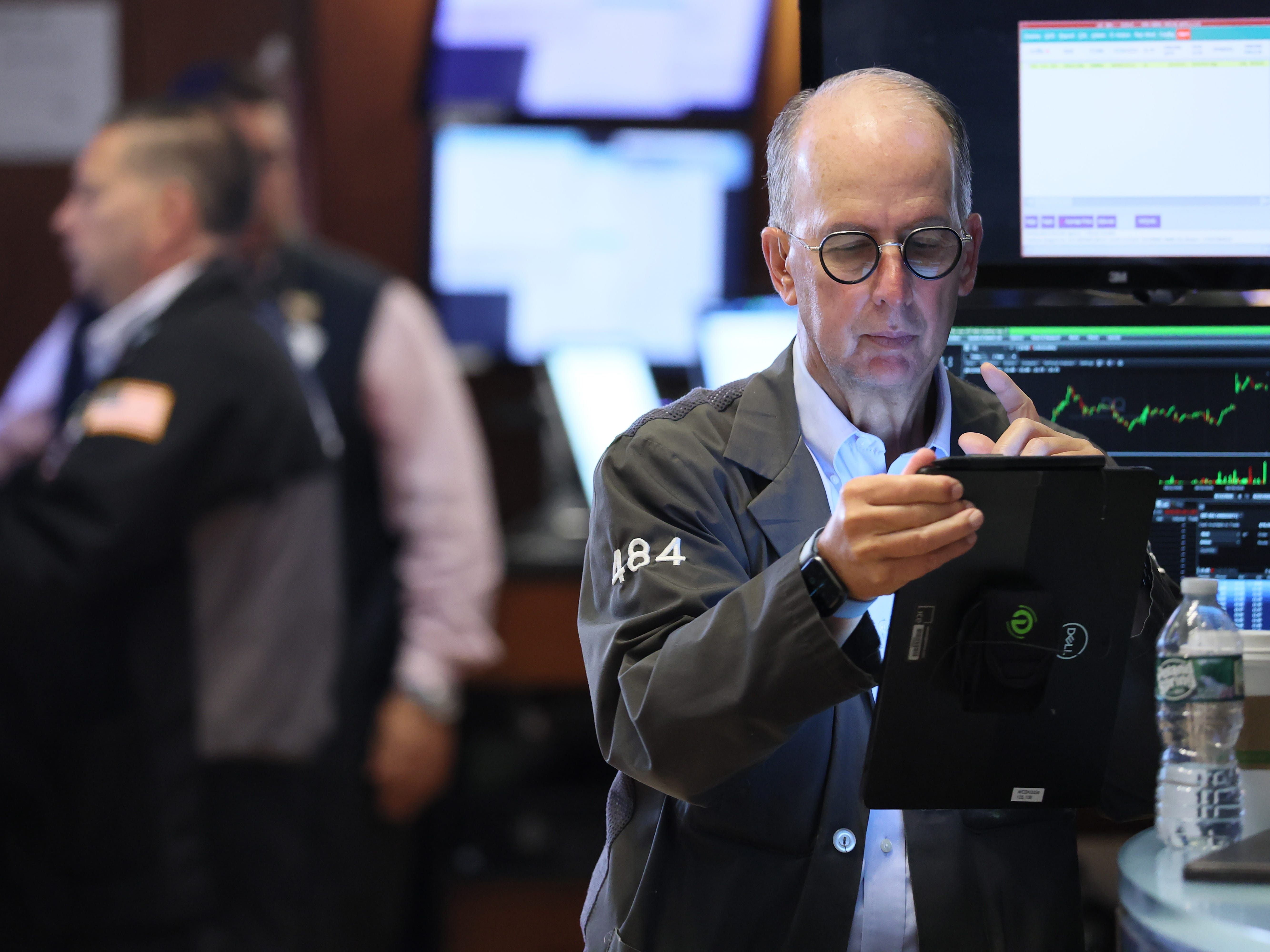 【环球财经】华尔街大行密集发债 美国公司债潮涌背后风险需警惕