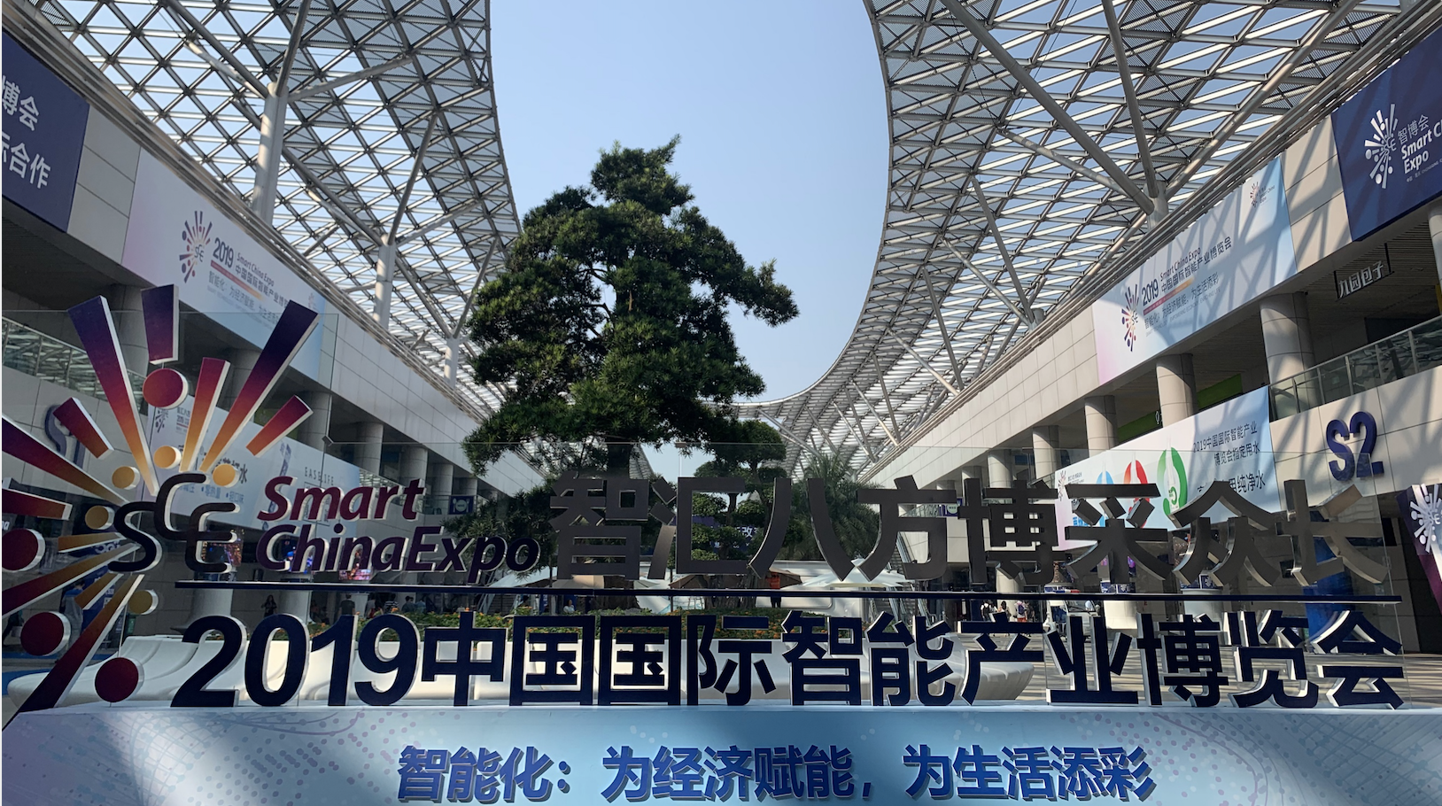 当虹科技新注册《当虹龙智大模型开发平台-智能报告助手V1.0》项目的软件著作权