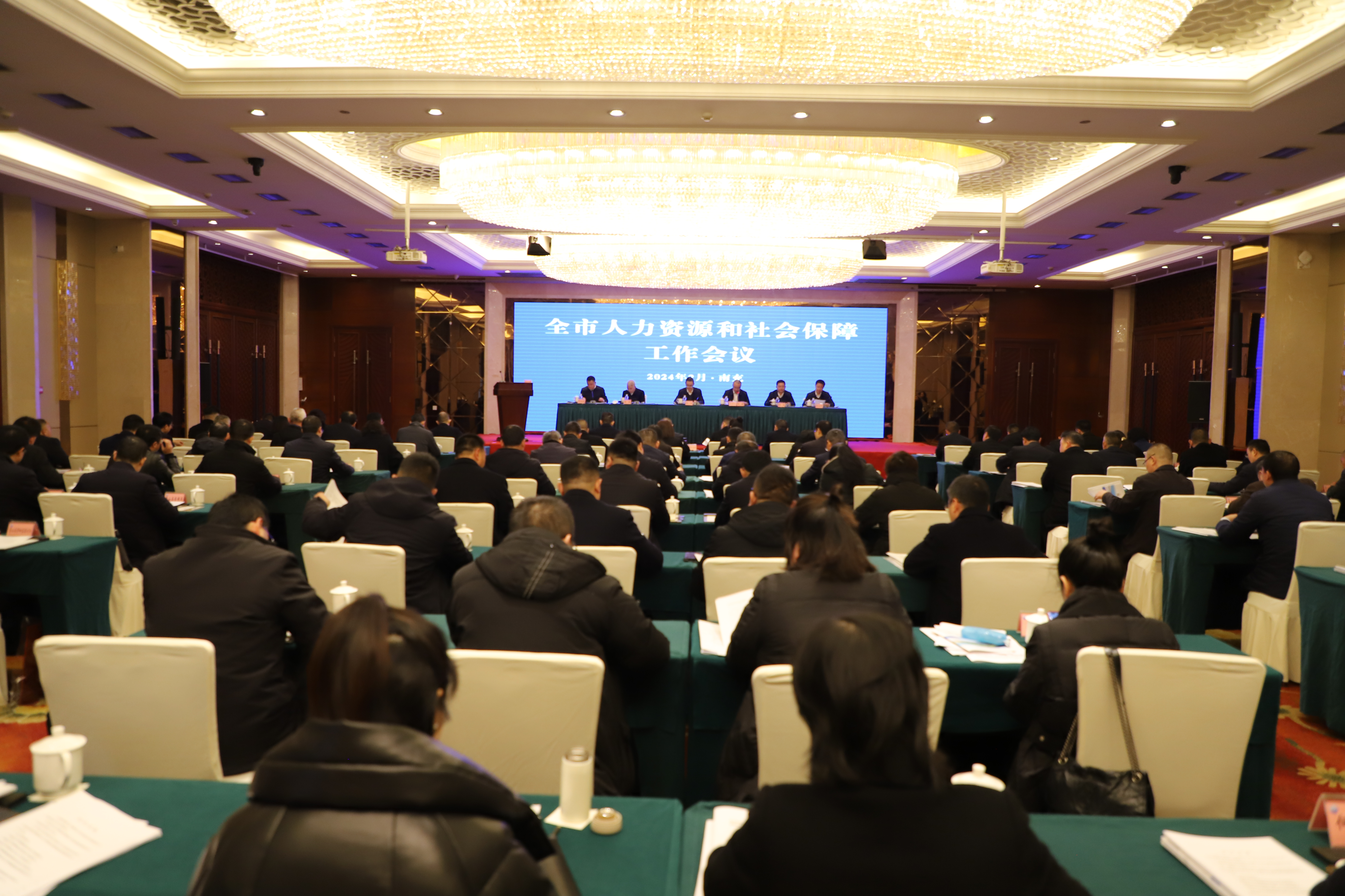 今日看点｜人社部将举行新闻发布会，介绍2025年人力资源和社会保障工作进展情况