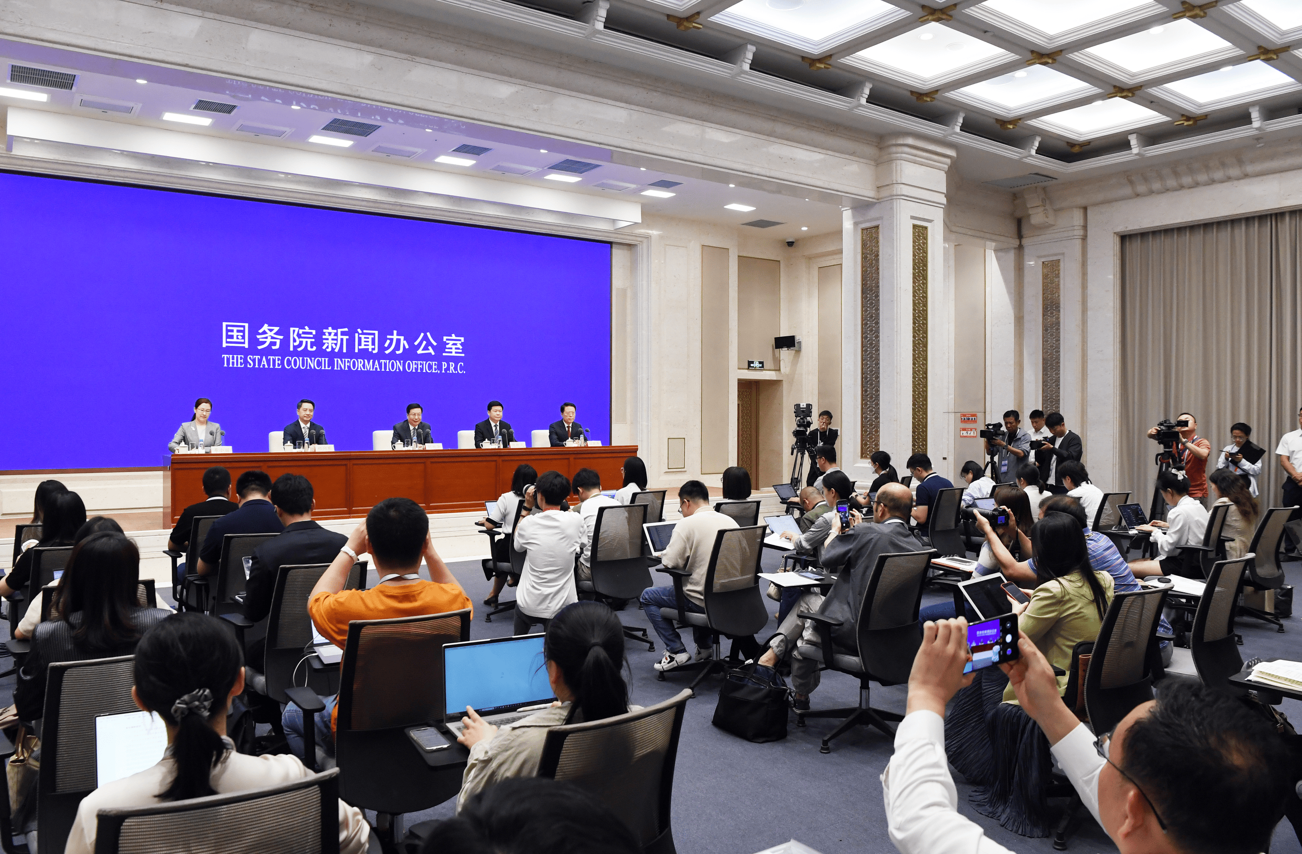 今日看点｜国新办将举行2025年国资央企高质量发展情况新闻发布会