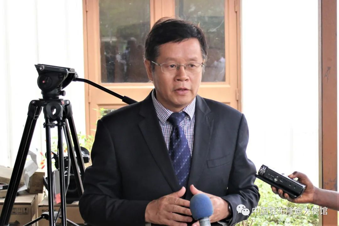 中国向布隆迪公共卫生部捐赠医疗物资