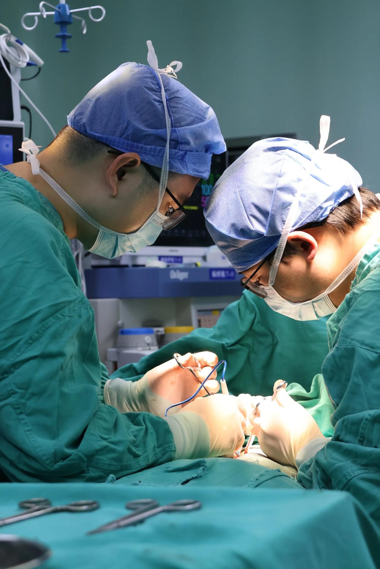 人工肺助患者接受器官移植前成功生存48小时