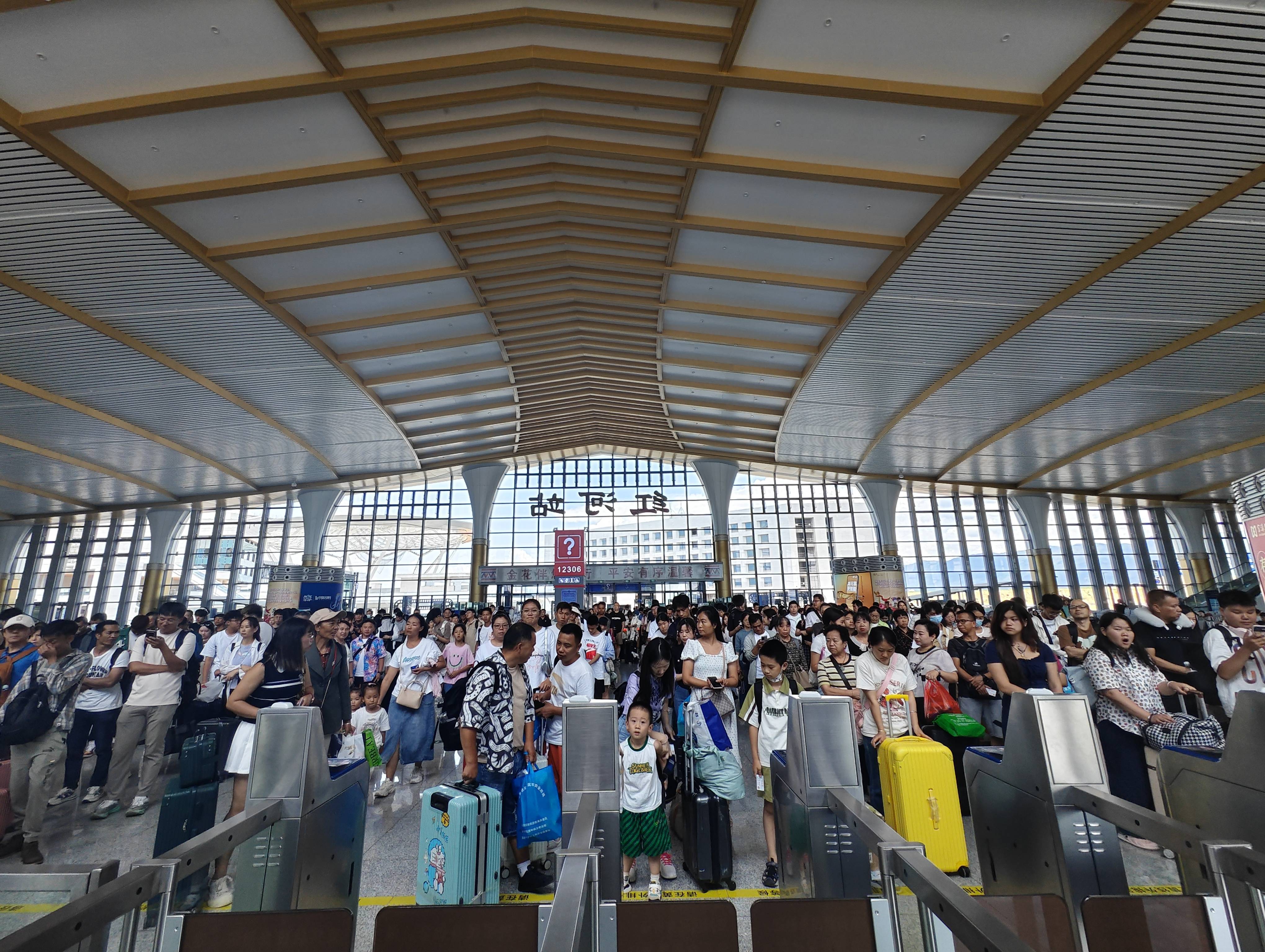 春运正式启动 首日民航预计运输旅客219万人次