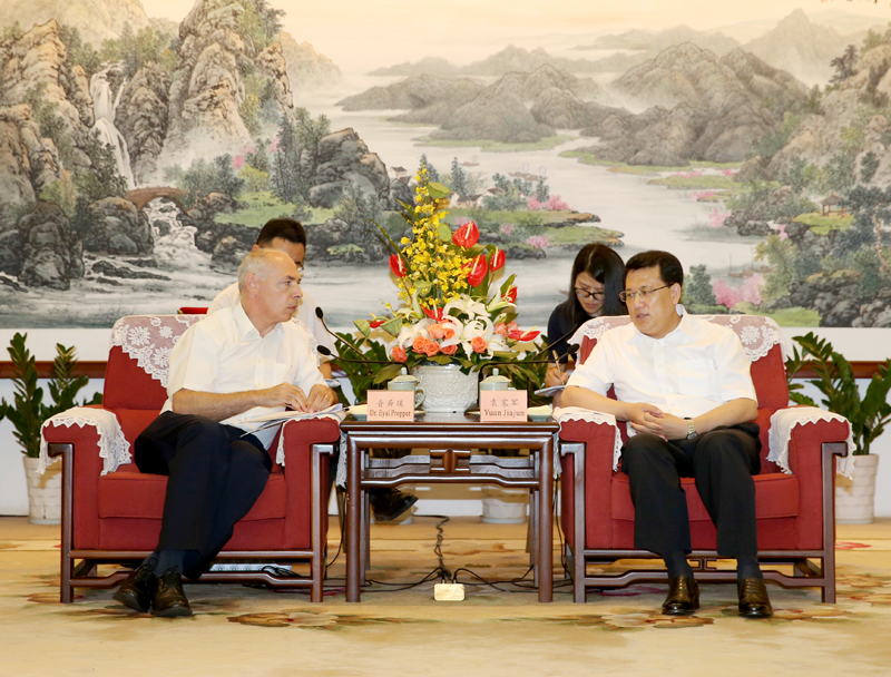 陈世杰总领事会见陶波市长富内尔