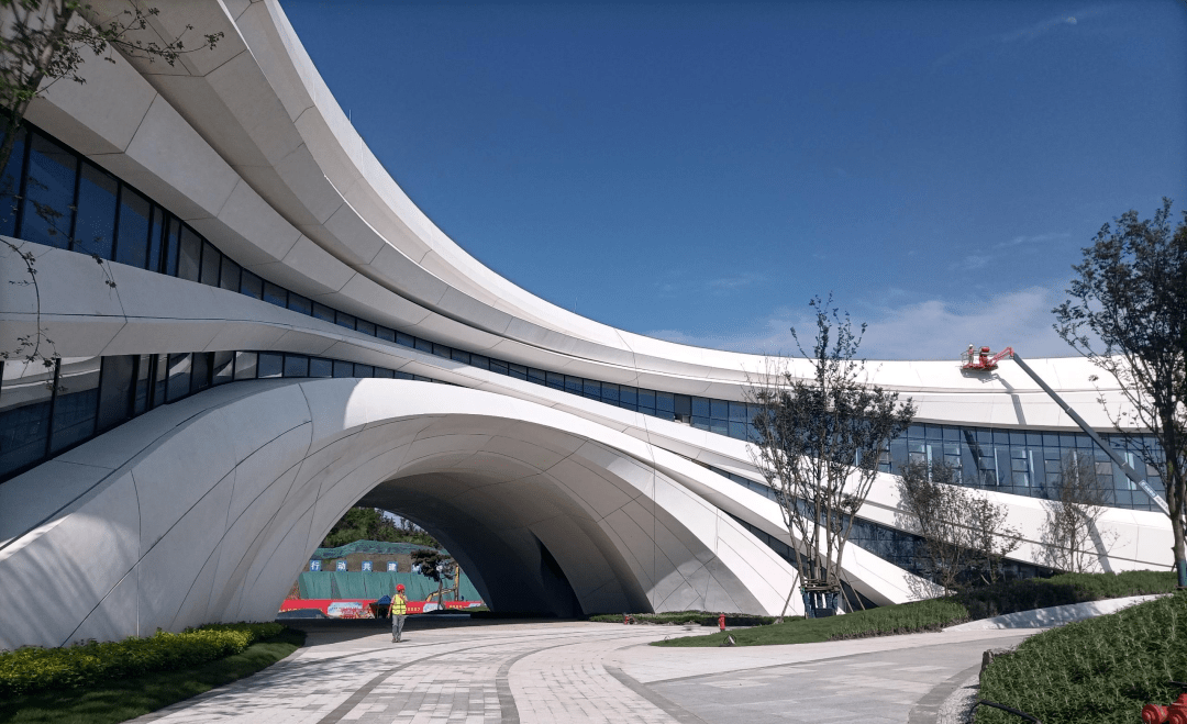 亚厦股份获得发明专利授权：“一种适用于低层高建筑的减震吊顶结构及其安装方法”