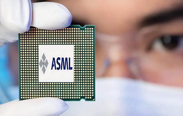 韩国经济“K型分化”加剧，半导体独大隐忧显现