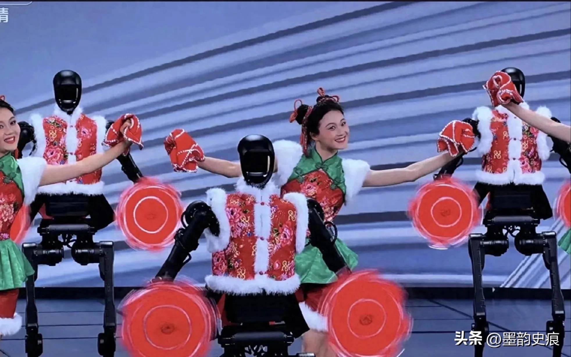 秀我中国｜记者收到一份“魔幻邀约”，来到一场机器人“春晚”