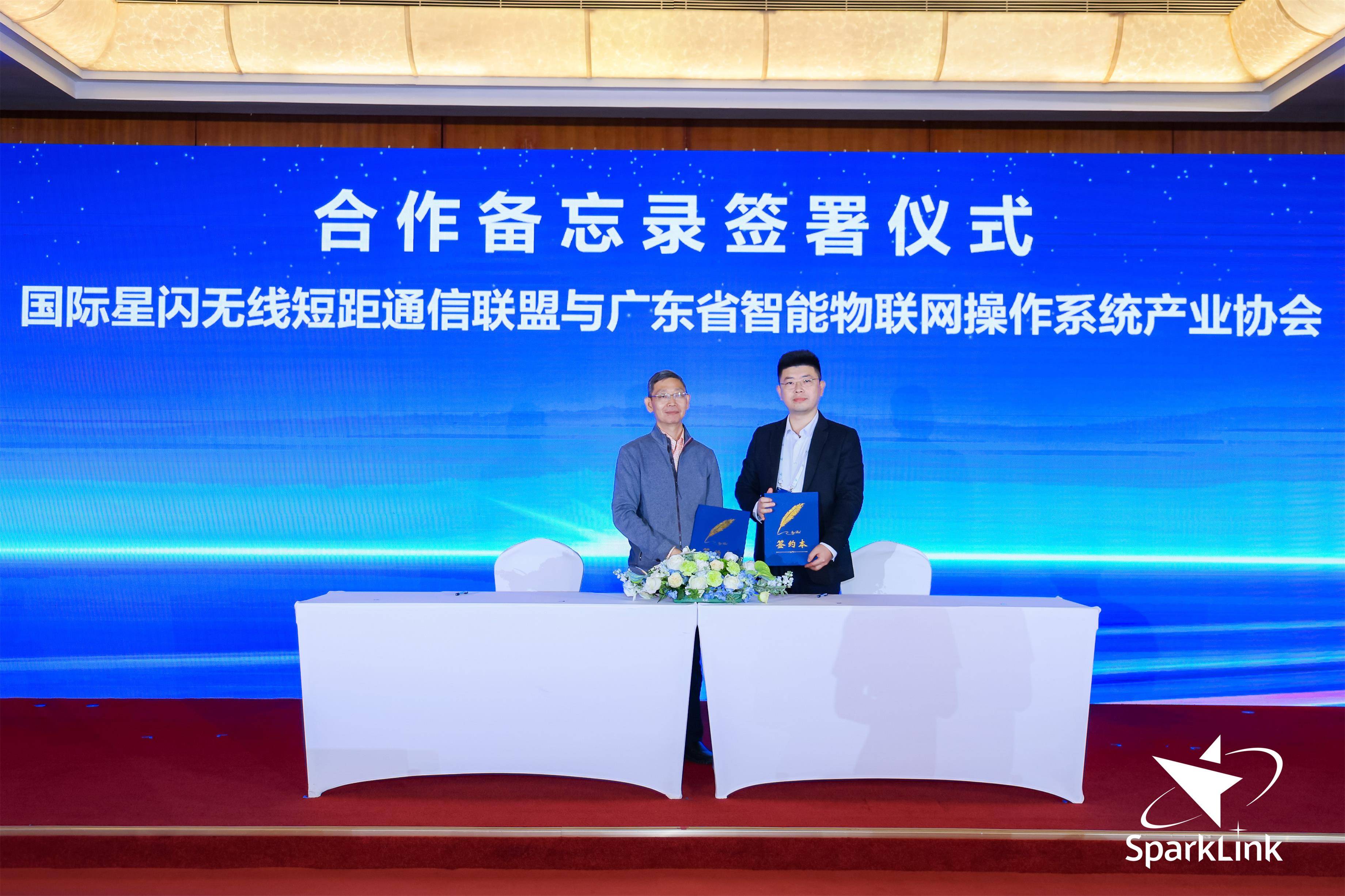 浦东新区与深开鸿、中国风投签署战略合作备忘录