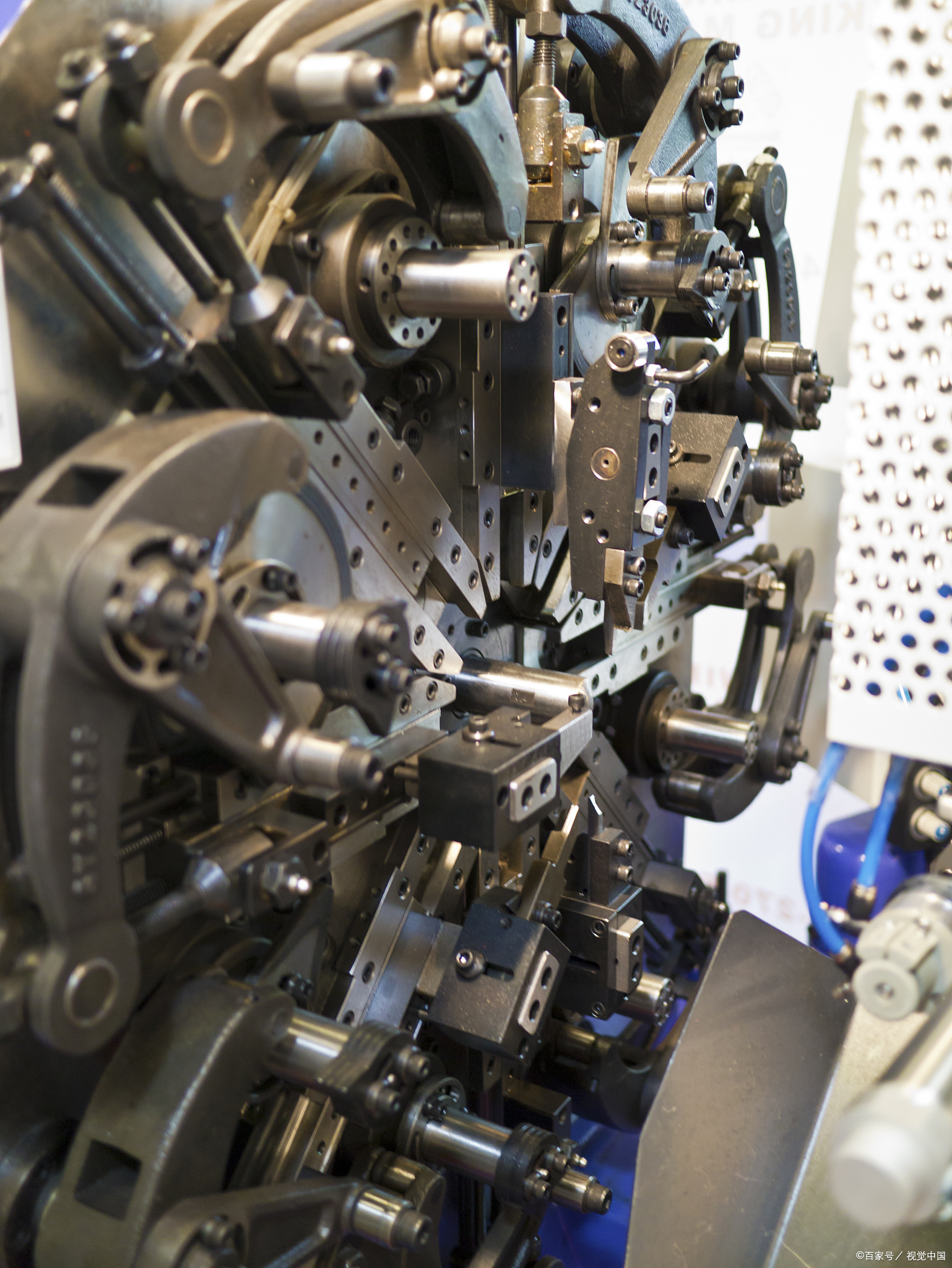 宁德时代获得实用新型专利授权：“极片裁切设备及电池生产线”