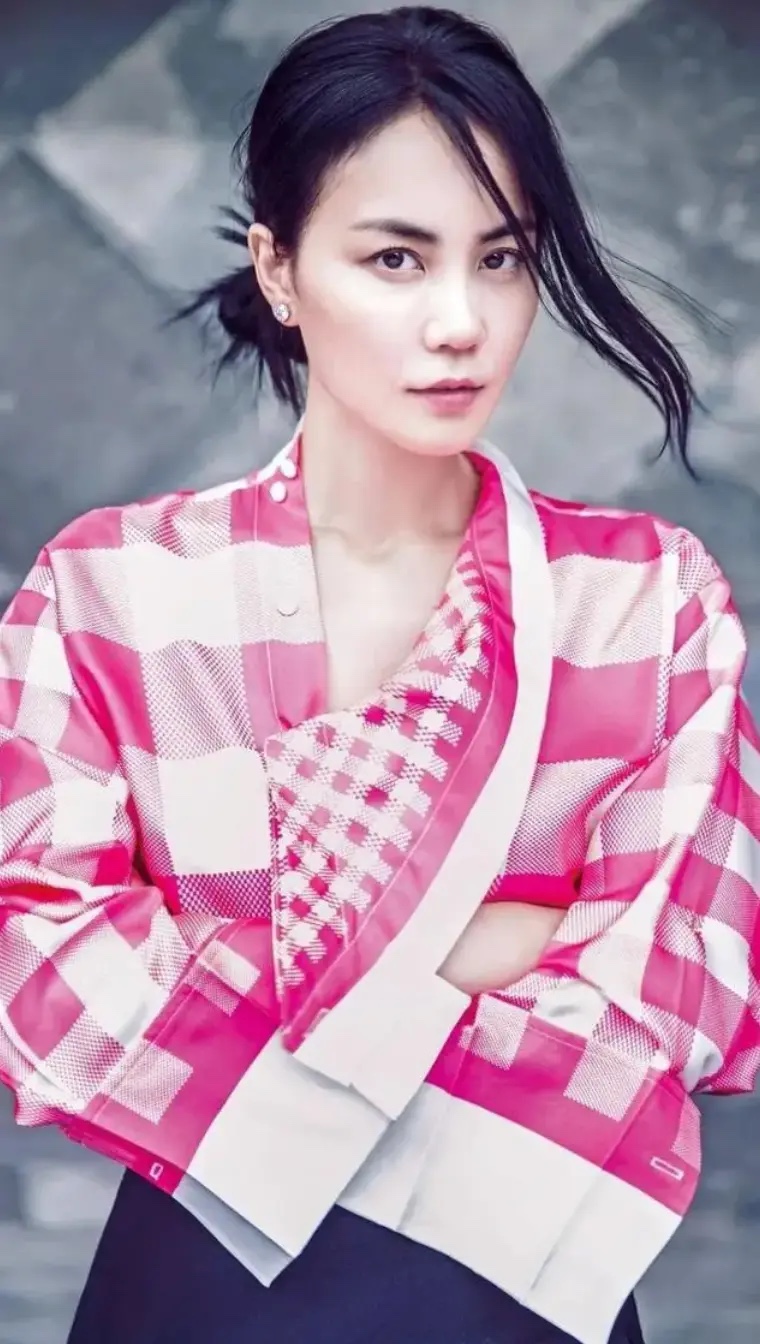 王菲水滴耳环再次出圈，网友立刻找到同款！窦靖童发文