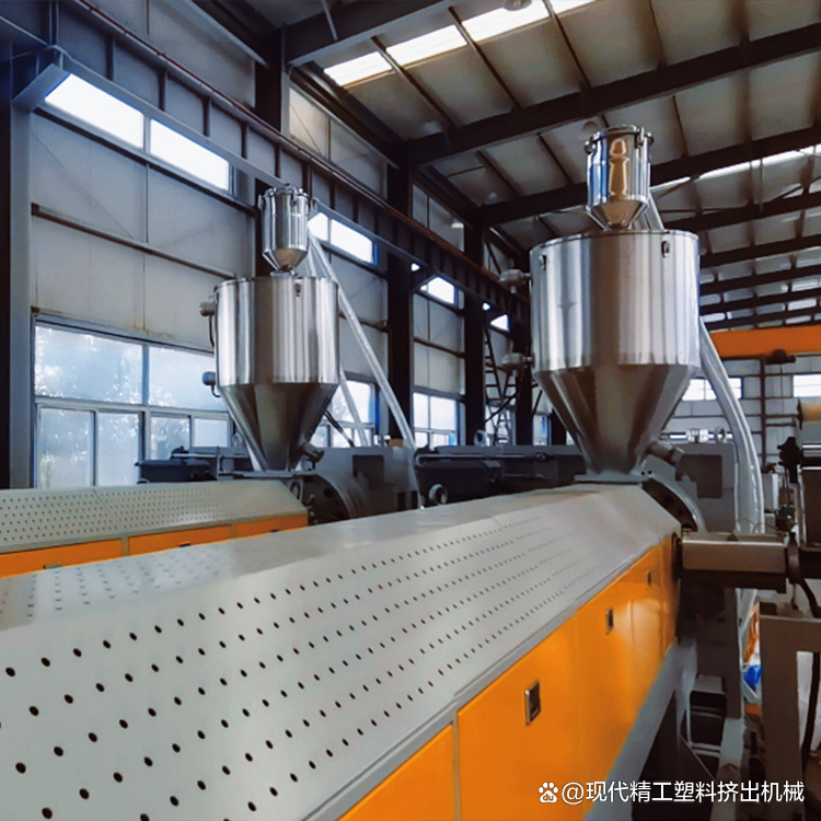 POE胶膜概念下跌2.46%，5股主力资金净流出超5000万元