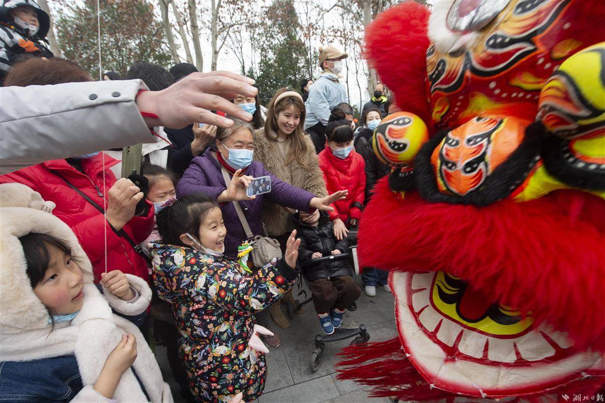 大年初二迎来首轮出游小高峰 美团旅行：广西崇左、江西景德镇、河南开封等小城加速“出圈”