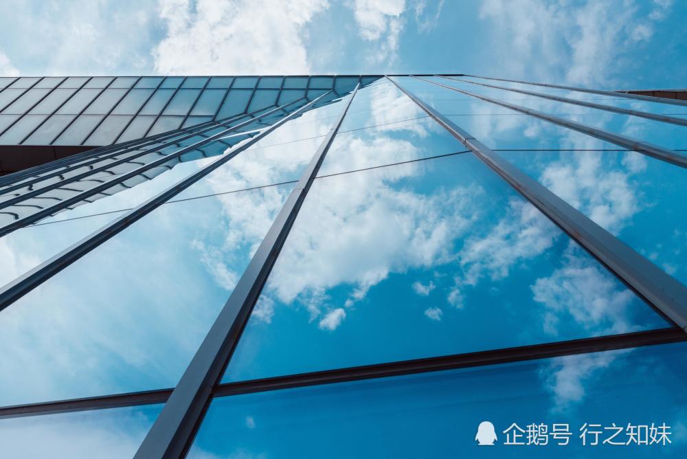 金 螳 螂获得实用新型专利授权：“应用于泳池顶面的曲面陶板装配组件”