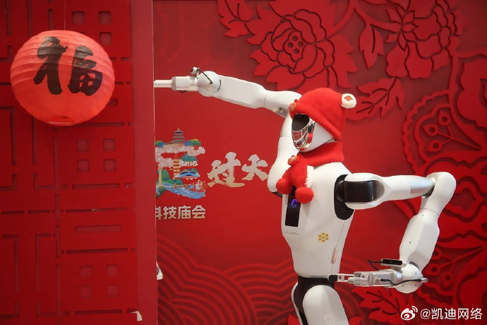 人形机器人“春节档”吸睛 技术进化折射产业新机