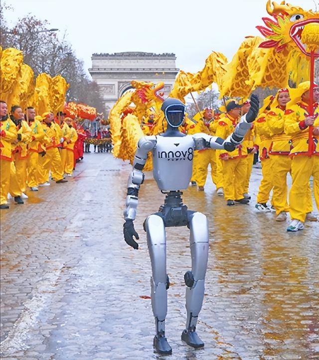 人形机器人“春节档”吸睛 技术进化折射产业新机