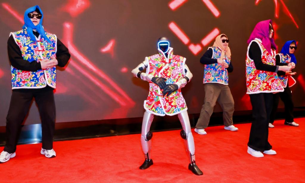 人形机器人“春节档”吸睛 技术进化折射产业新机