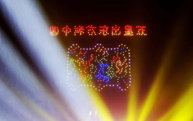 江苏阜宁：千架无人机点亮金沙湖 马年新春邂逅科技文旅之美