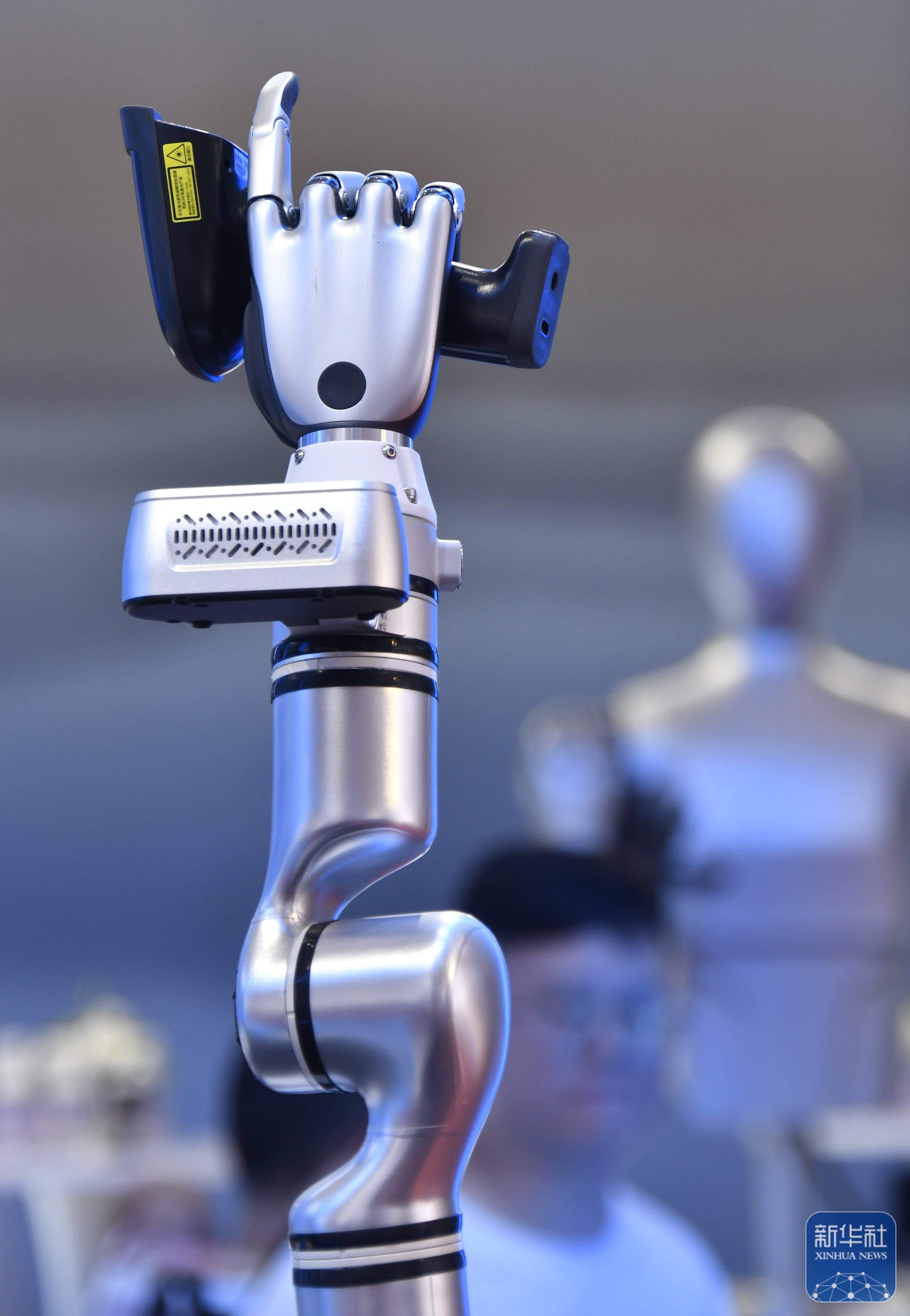 国际观察｜中国人形机器人频频“破圈”　具身智能迈入应用时代