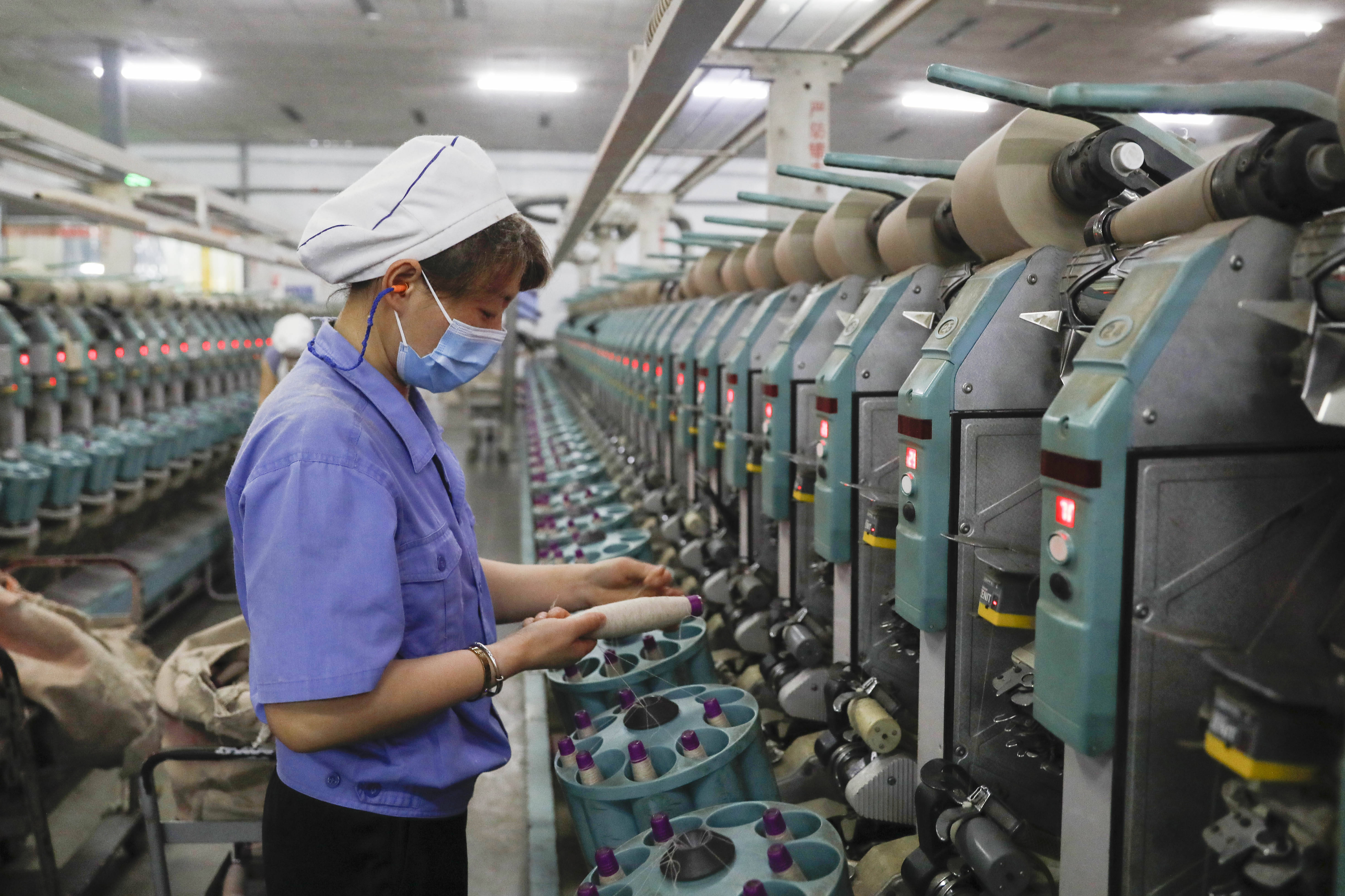 人民币汇率强势攀升 出口型企业多策并举稳经营