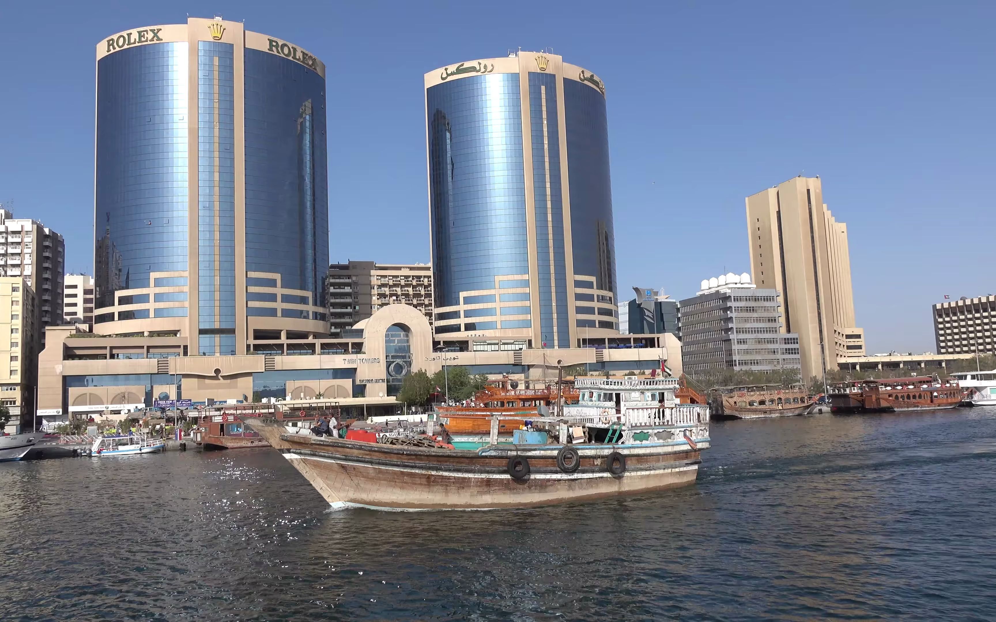 滞留迪拜的中国人：每天上百枚导弹从头顶飞过！超五千人的邮轮“走不掉”：旅行团等待撤离通知