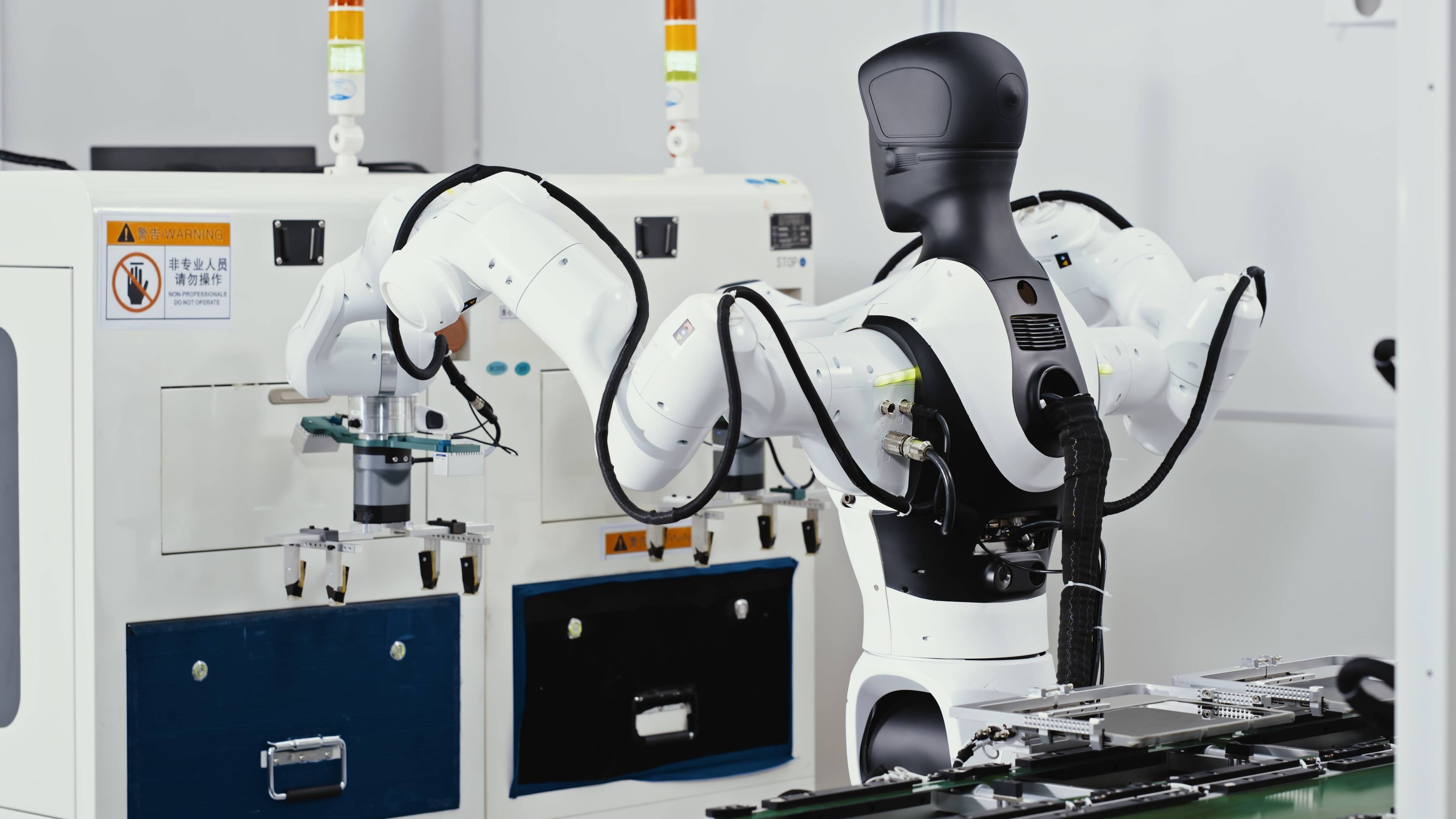 IDC预测：2026年全球智能机器人硬件市场将近300亿美元 中国有望引领增长