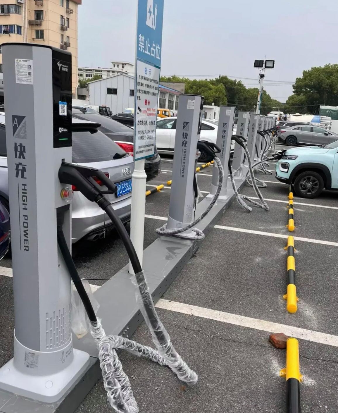 北京已建成超千座“超级充电站”