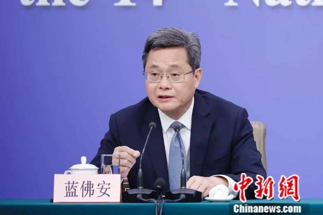 蓝佛安：今年中央本级“三公”经费压减7%以上，会议培训等经费压减10%