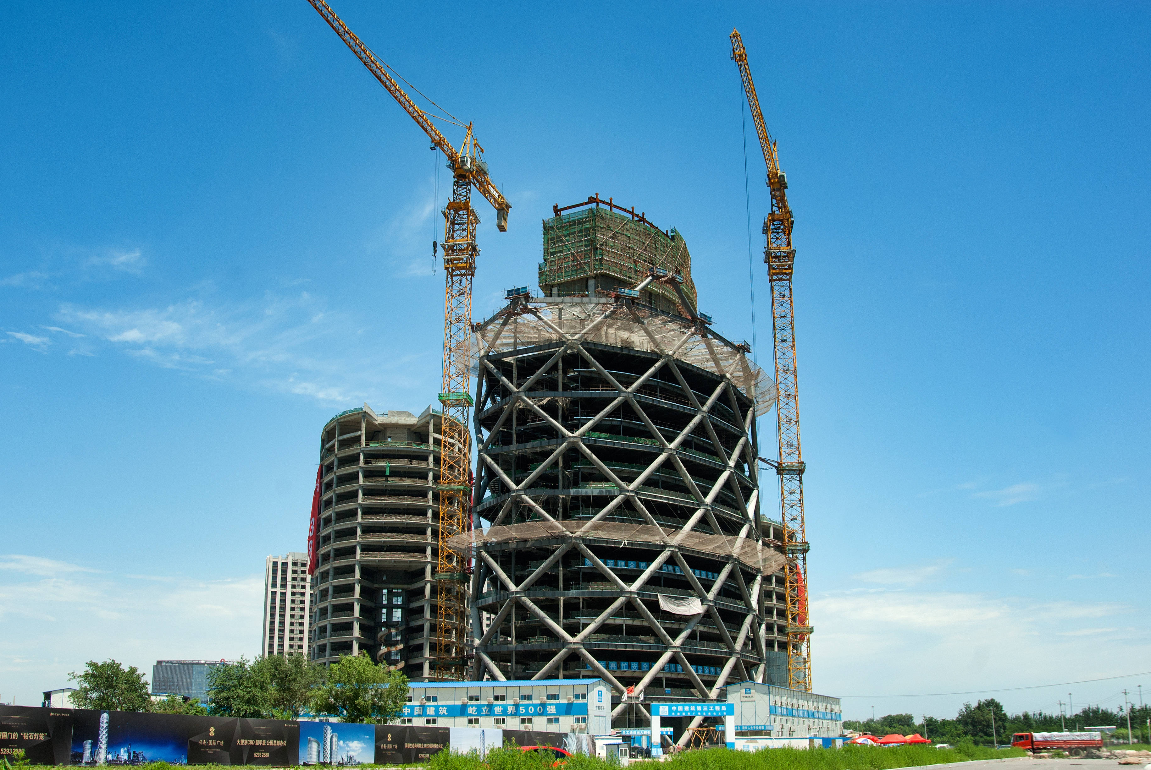 中国电建：联营体签订约56.36亿元高速公路设计施工总承包合同