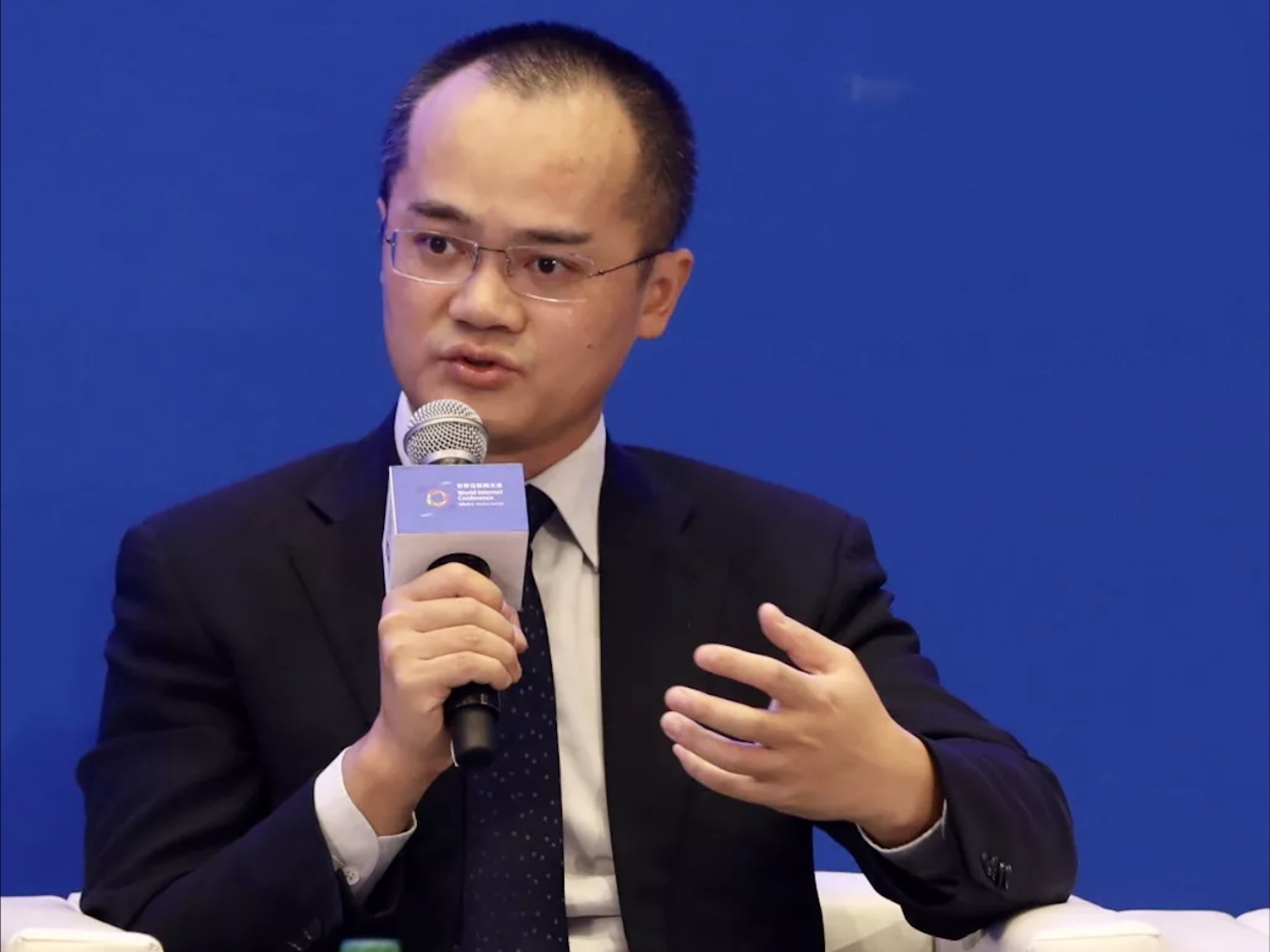 美团王兴：坚定国际化，聚焦即时零售