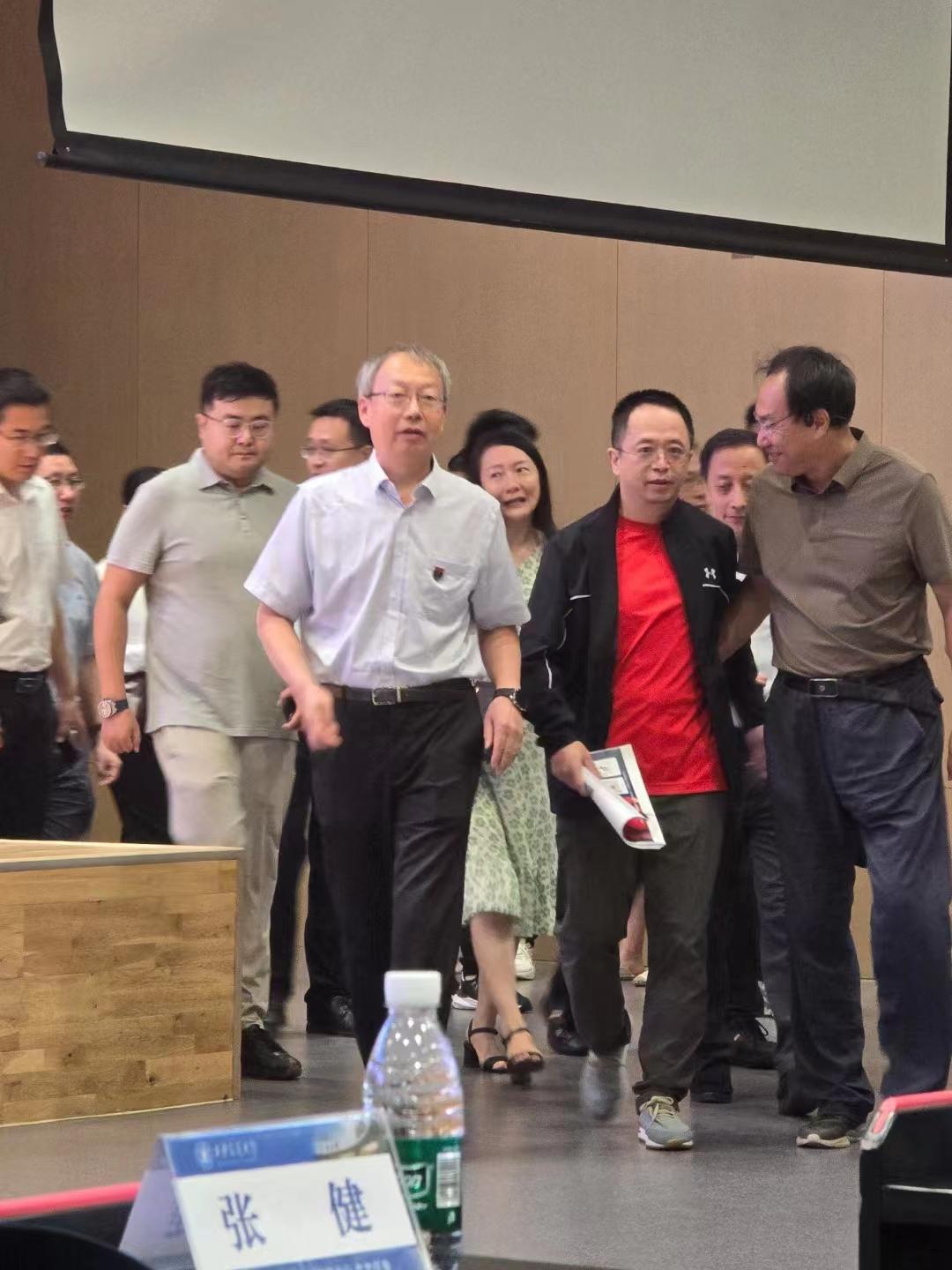 周鸿祎，捐了1亿元！