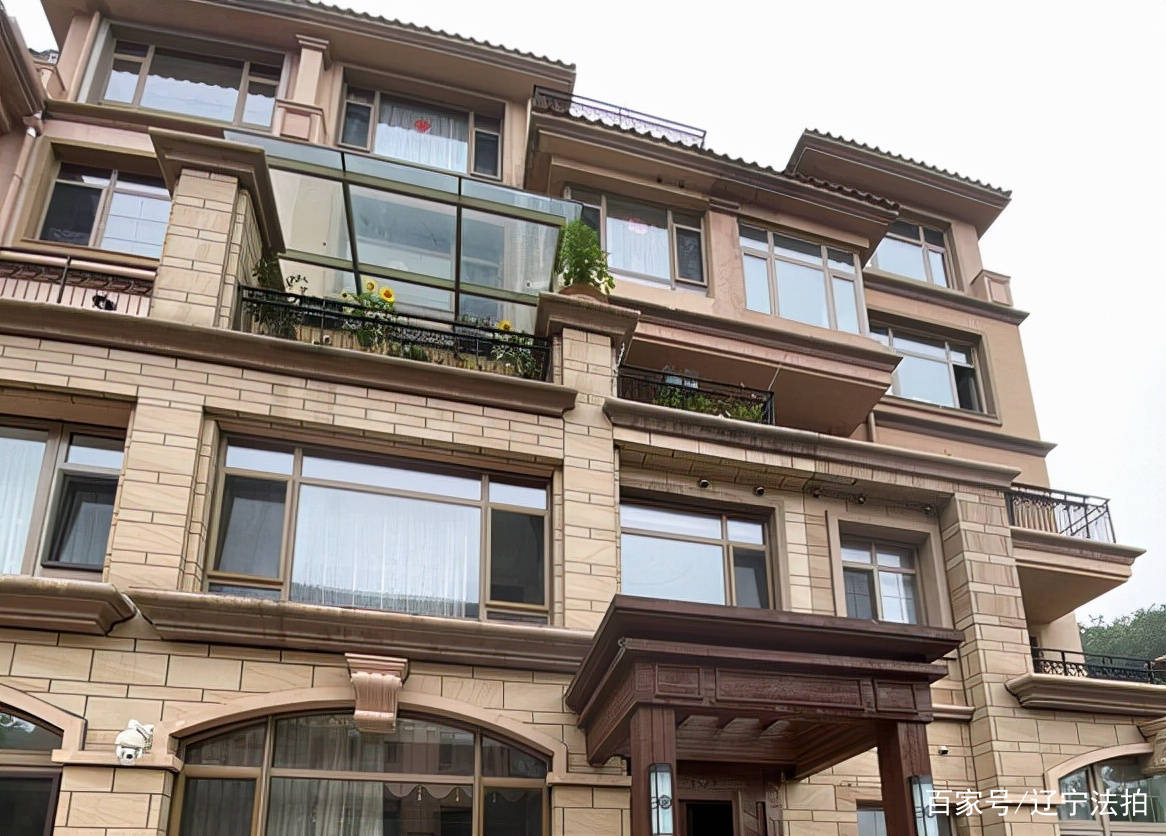 高溢价！法拍“绿本”私宅火了？｜地产观潮