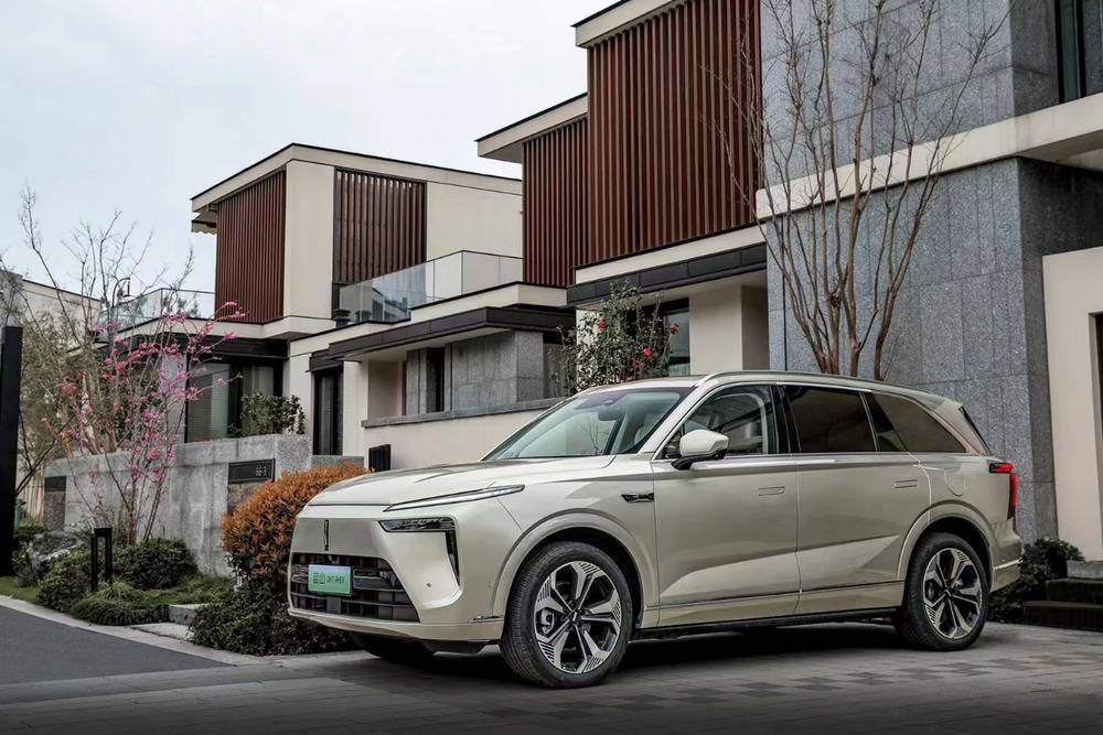 深天马：核心业务强势发力，营收362亿元创新高