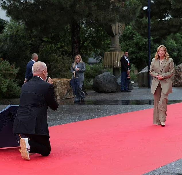 驻玻利维亚大使王亮拜会玻新任副外长阿尔塞